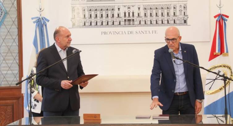 Víctor Debloc asumió como ministro de Educación de la provincia