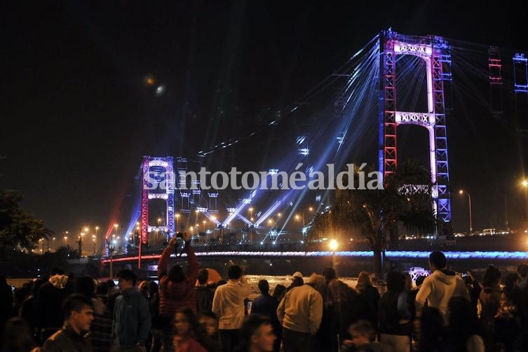 El Puente Colgante tiene nueva iluminación. (Foto: Municipalidad de Santa Fe)