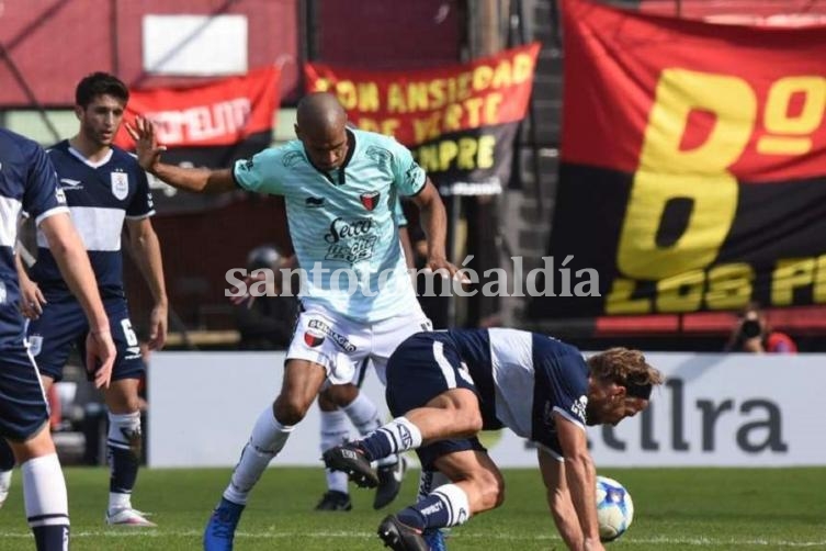 Colón no pudo con Gimnasia y sumó otra caída. (Foto: Olé)