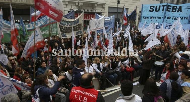 Docentes bonaerenses retoman negociación salarial y amenazan con nuevas medidas de fuerza