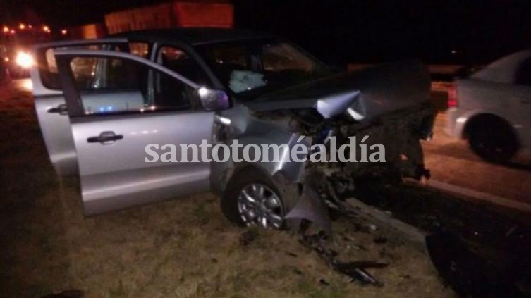 Así quedó el auto en el que viajaba. (Foto: La Capital)