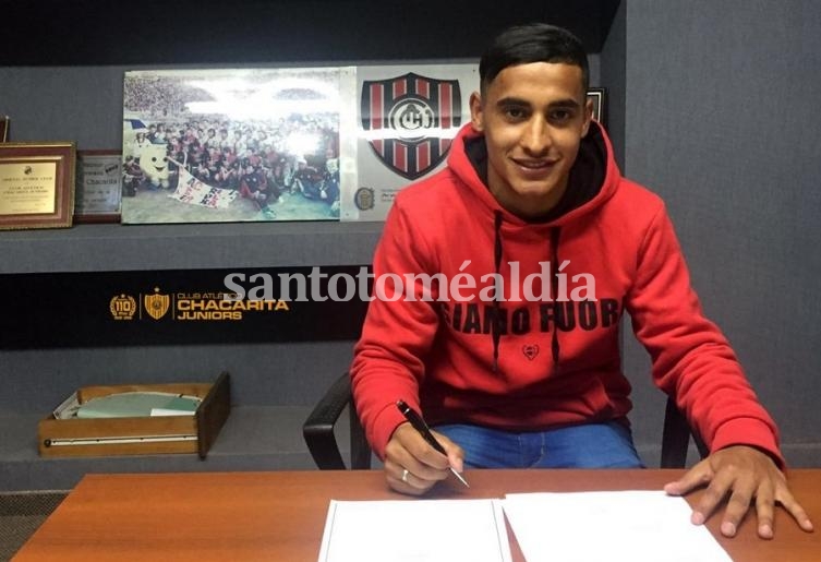 Unión va por el lateral izquierdo de Chacarita