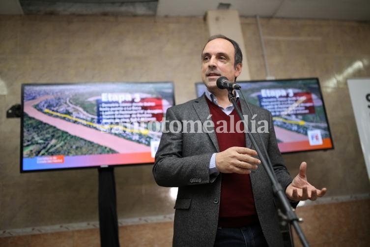 José Corral presentó la tercera etapa de la obra de calle Demetrio Gómez de Alto Verde. (Foto: Municipalidad de Santa Fe)