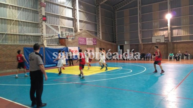 Debut con victoria de CUST en el Oficial