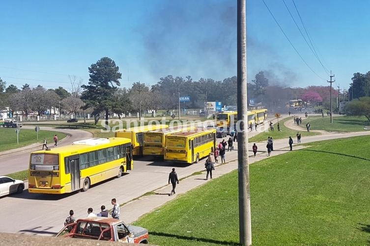 Una protesta y un accidente tornaron caótico el acceso al puente