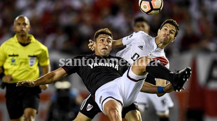 River pegó primero ante Lanús