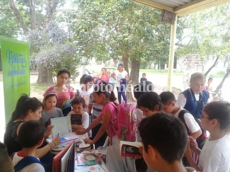 La Biblioteca Ambulante ya recorre Sauce Viejo