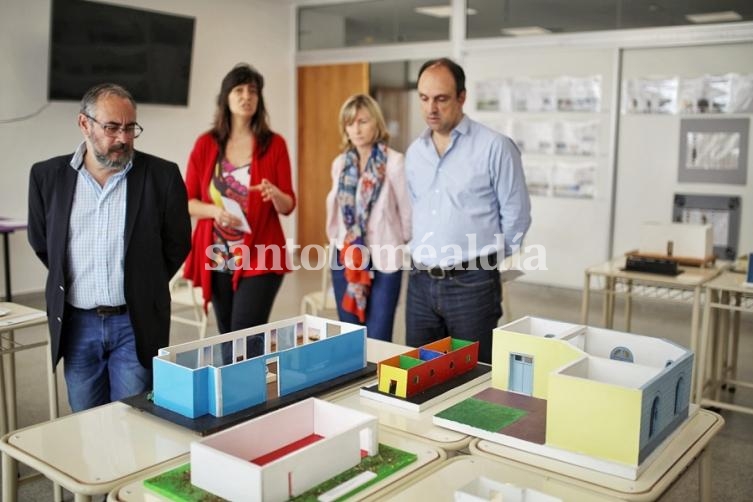 Corral recorrió el nuevo edificio del Instituto 12