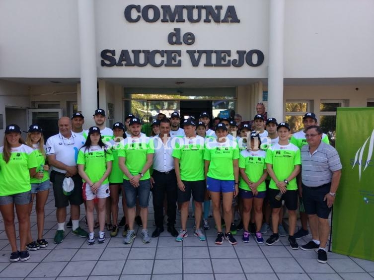 Los nadadores visitaron la Comuna de Sauce Viejo.
