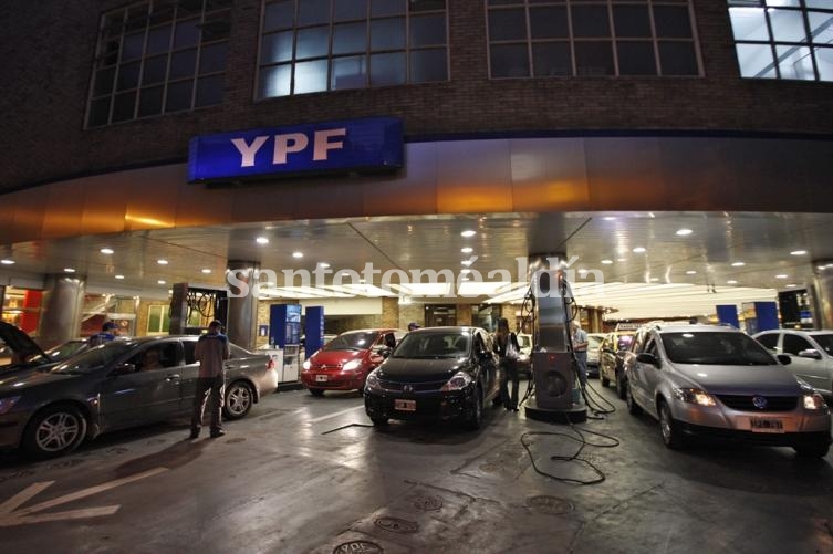 YPF también aumenta los combustibles