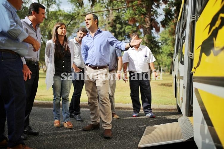 Santa Fe: Corral presentó los nuevos colectivos de la línea 5