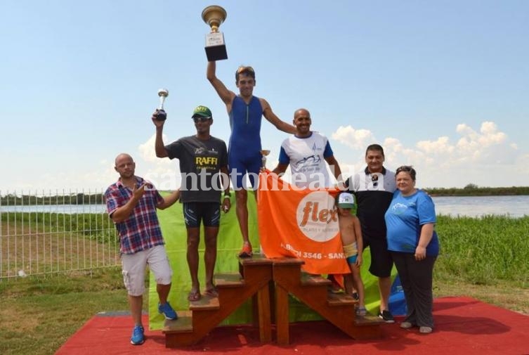 Más de 100 deportistas participaron del segundo tiratlón Islas de Sauce Viejo.