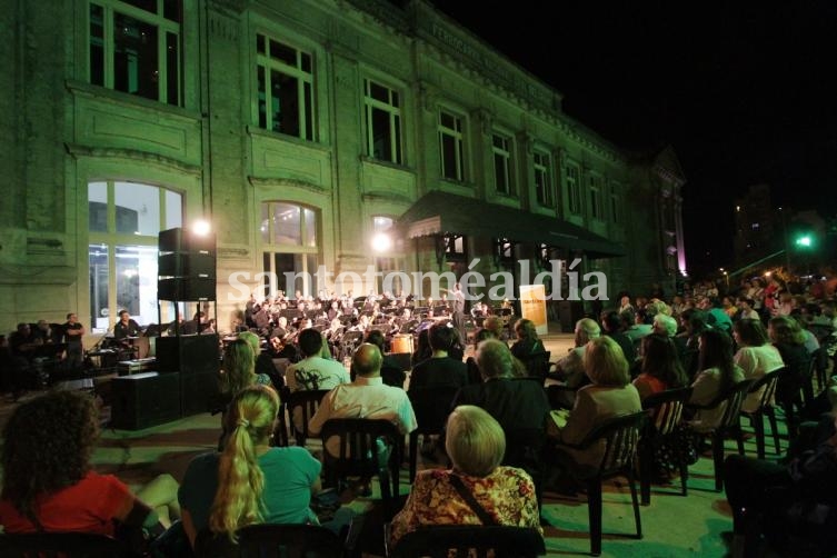 Santa Fe Sostenido comienza con “Cantando a la luz de la luna”