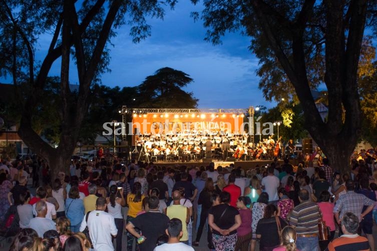 Santa Fe Sostenido finalizó con las actuaciones de Sergio Torres y del Dúo Che Chelos.