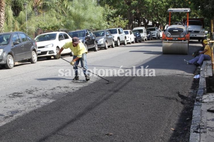 Santa Fe: bacheo asfáltico en barrio Candioti