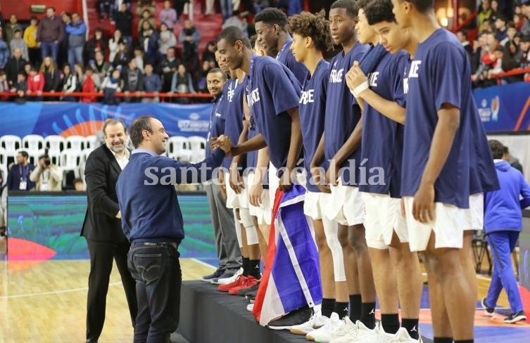 José Corral entregó las medallas a los campeones.