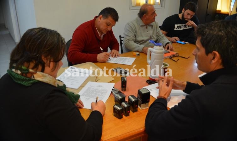 Sauce Viejo: Licitaron 13 mil metros de caño extender la red de agua