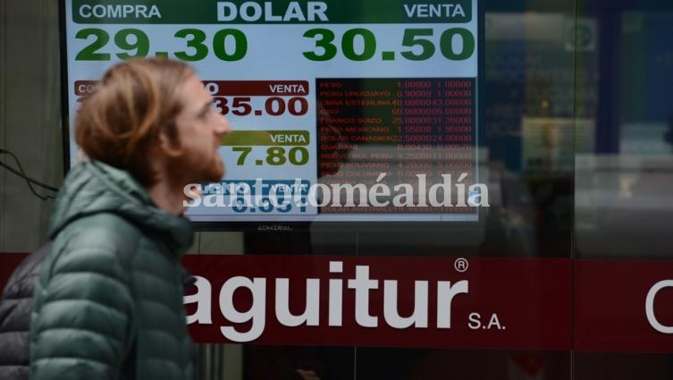 Tasa al 45% y un paquete de medidas del Gobierno para estabilizar los mercados