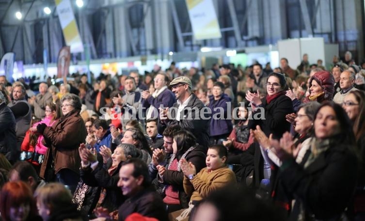 Las colectividades se dieron cita en la Estación Belgrano.