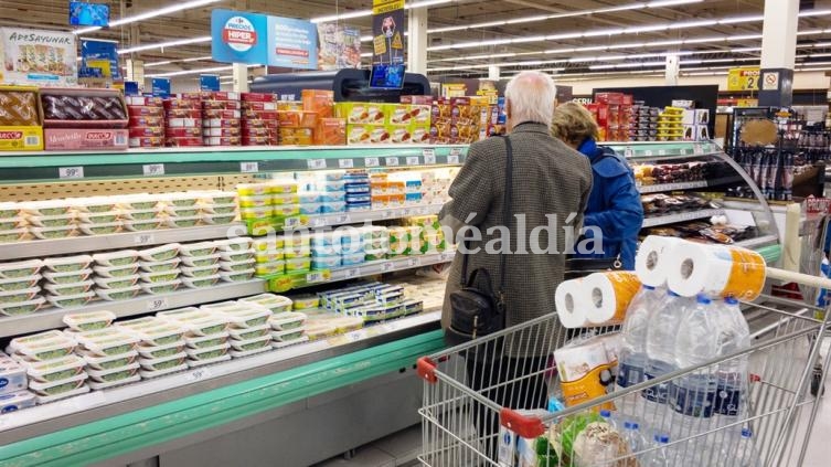 Por la suba del dólar, la canasta básica tuvo en julio el mayor aumento del año