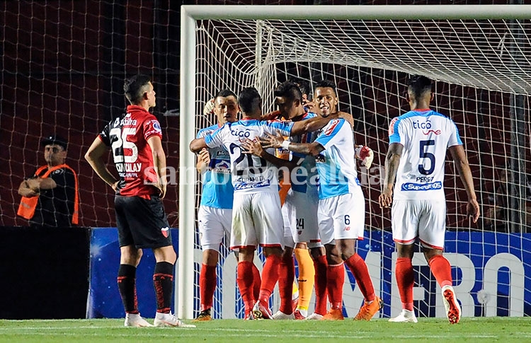 Colón se equivocó y pagó con la eliminación
