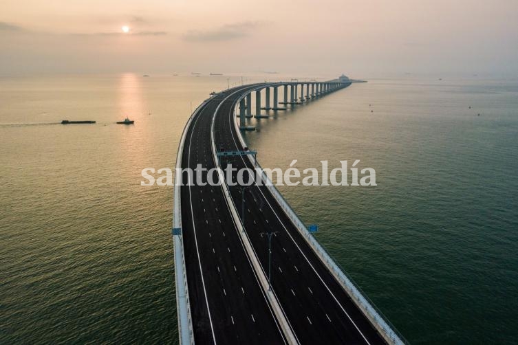 China inauguró el puente más largo del mundo sobre el mar