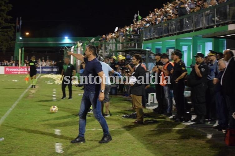Fuertes debutó como DT de Colón con una derrota en Sunchales. (Foto: Prensa Copa Santa Fe)