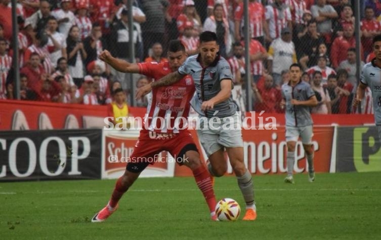 Colón empató con San Martín de Tucumán