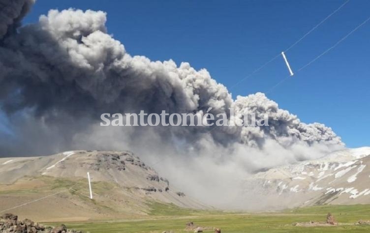 Alerta en Mendoza por la actividad del volcán Peteroa. (Foto: Gendarmería Nacional)
