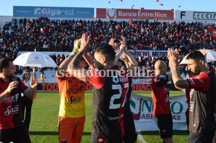 Suspendieron a 120 hinchas de Colón