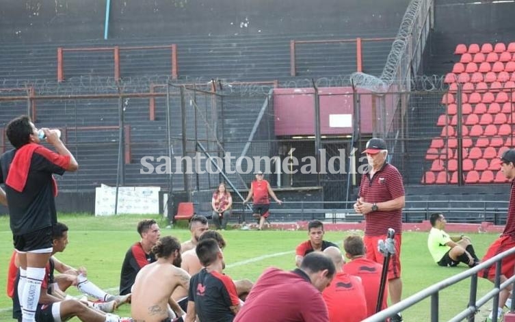 El plantel Sabalero encara los últimos días antes del debut ante Argentinos. (Foto: Prensa Colón)
