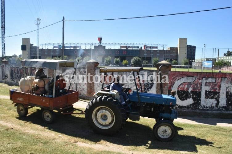 Esperan los resultados de los exámenes y fumigan las instalaciones de Colón