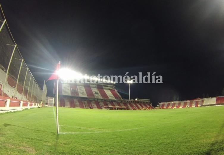 Unión estrenará luces ante Atlético Tucumán