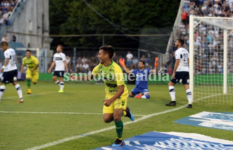 Defensa ya no sorprende: ganó y es líder invicto