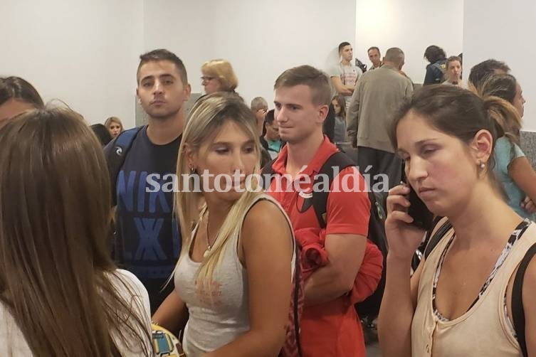 Hinchas de Colón tienen problemas para viajar a Perú