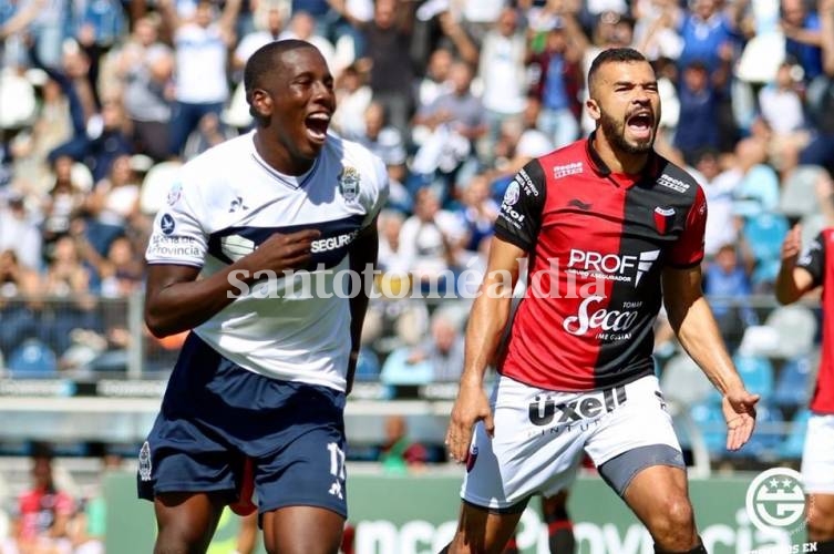 Colón volvió a perder por sus errores y cerró un torneo olvidable