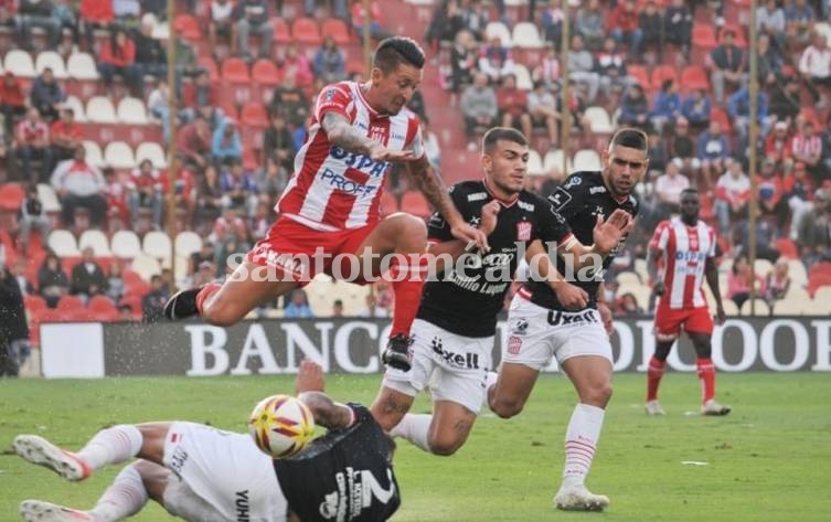 Unión goleó y avanza en la Copa de la Superliga