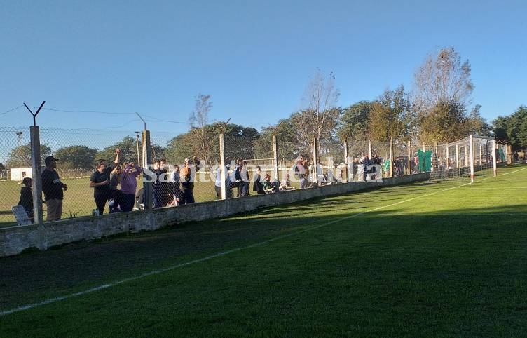 El Verde llevó a su gente hasta la cancha de Independiente.