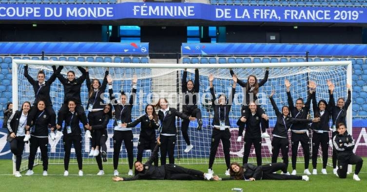 Con toda la ilusión, la selección femenina enfrenta a Inglaterra desde las 16