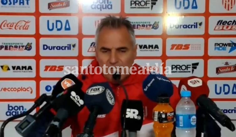 Madelón, sin cassette en su primera conferencia tras la renovación