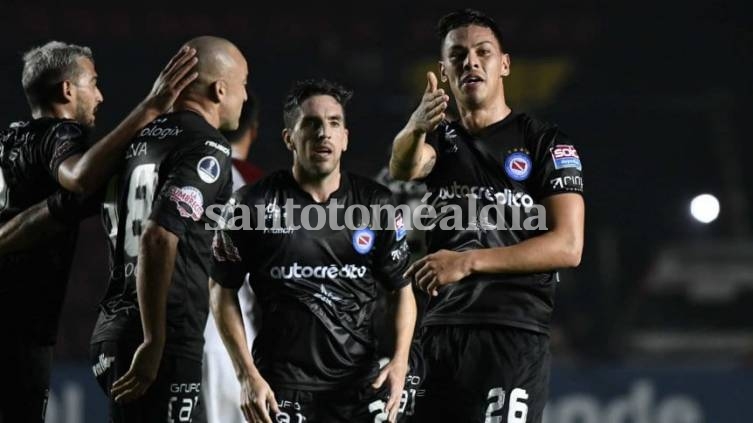 Copa Sudamericana: Argentinos golpeó a Colón y se adelantó en la serie