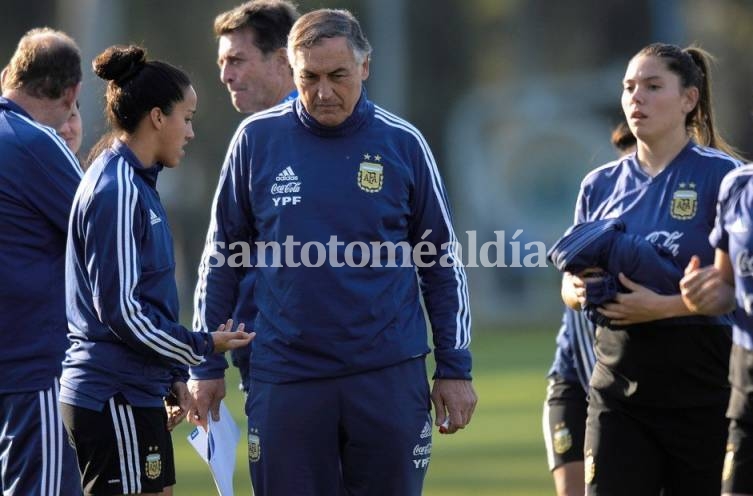 El DT de la Selección femenina, tras las críticas de las jugadoras: 