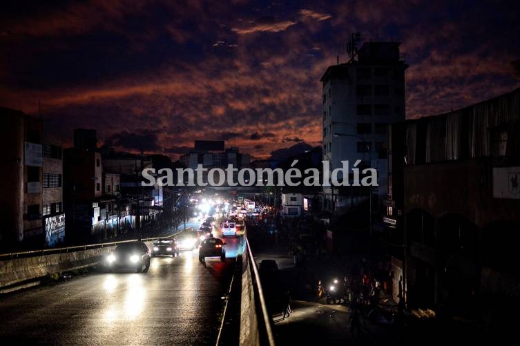 Un apagón dejó a oscuras a Caracas y a 15 provincias de Venezuela