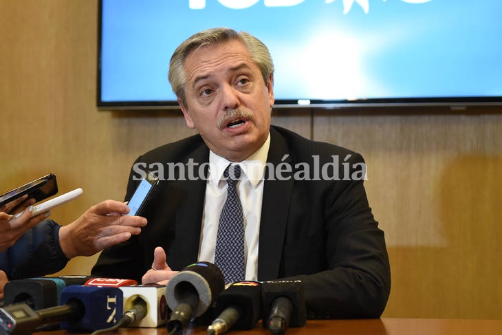 Alberto Fernández criticó las medidas de Macri. 
