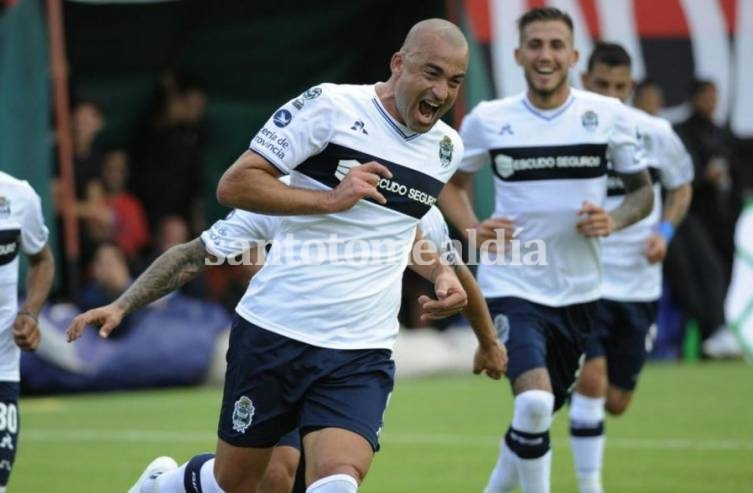 Santiago Silva dio positivo en un control antidoping y fue suspendido provisoriamente