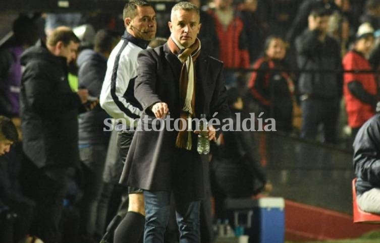 La continuidad de Lavallén en Colón pende de un hilo