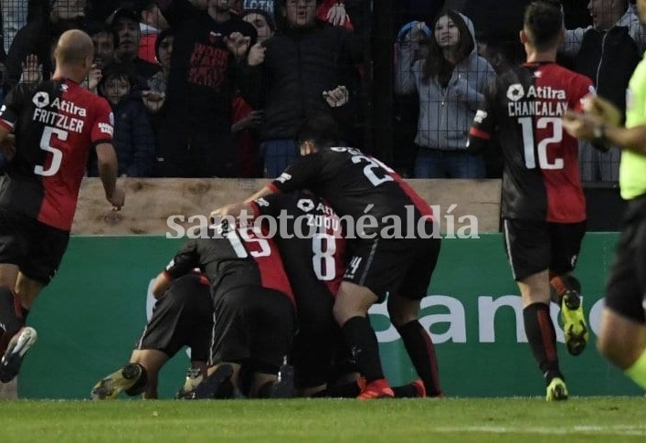 Colón le ganó a Gimnasia en la última jugada del partido