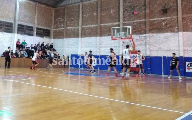 Unión Santo Tomé ganó en Coronda y sigue arriba en la A2