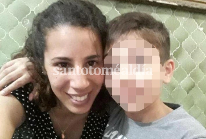 Balearon en la cara a una policía para robarle su arma reglamentaria