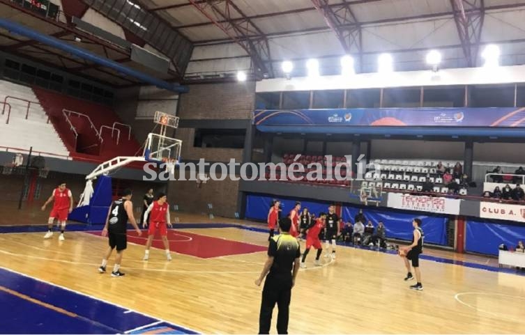 Básquet: Unión Santo Tomé ganó y sigue como líder